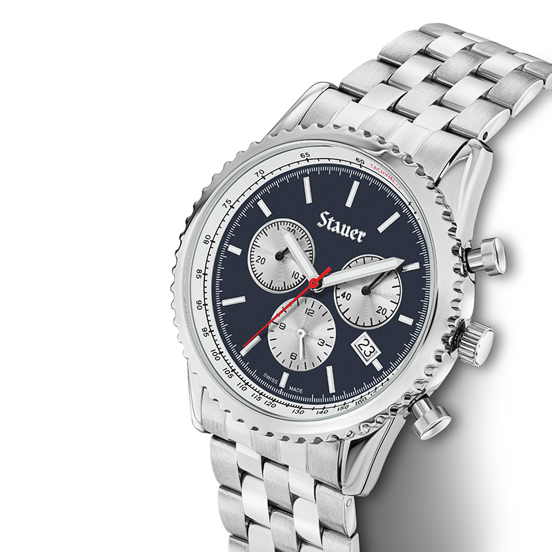 Swiss Made Navigator Chronograph (stainless steel bracelet band)